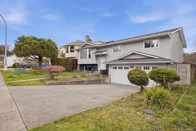 4 of 73 - 2079 Bay St, Nanaimo, BC