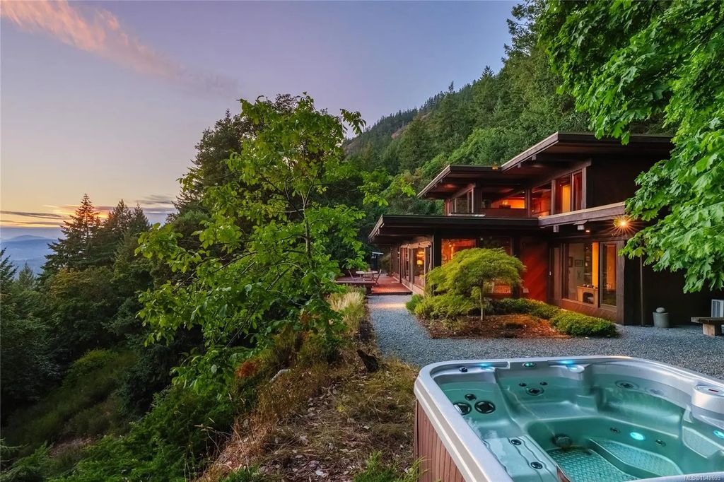 939 Khenipsen Rd, Cowichan Bay