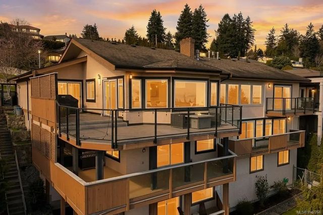 2 of 82 - 972 Seapearl Pl, Saanich, BC