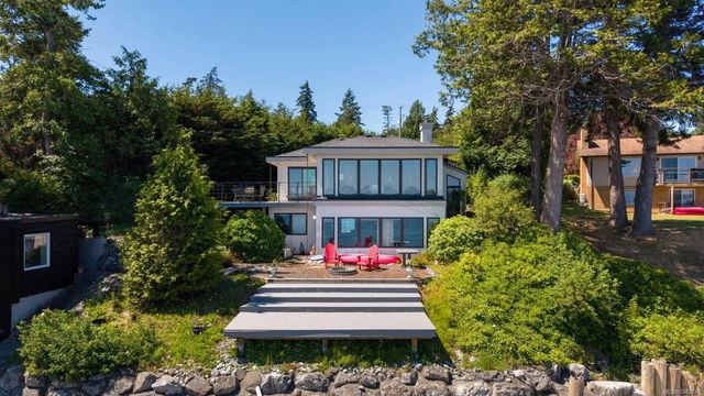 2 of 51 - 8543 Lochside Dr, North Saanich, BC