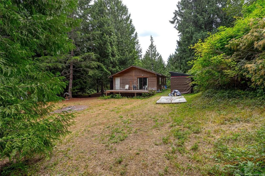 740 Spider Lake Rd, Qualicum Beach