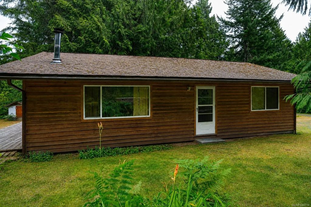 740 Spider Lake Rd, Qualicum Beach