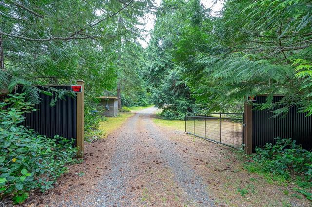 3 of 27 - 740 Spider Lake Rd, Qualicum Beach, BC