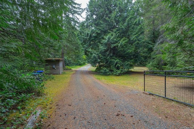 4 of 27 - 740 Spider Lake Rd, Qualicum Beach, BC