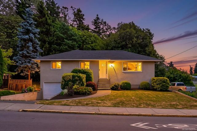 2 of 49 - 883 Lampson St, Esquimalt, BC