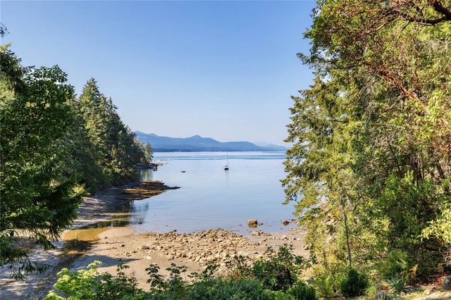 2 of 49 - 212 Sunset Dr, Salt Spring, BC