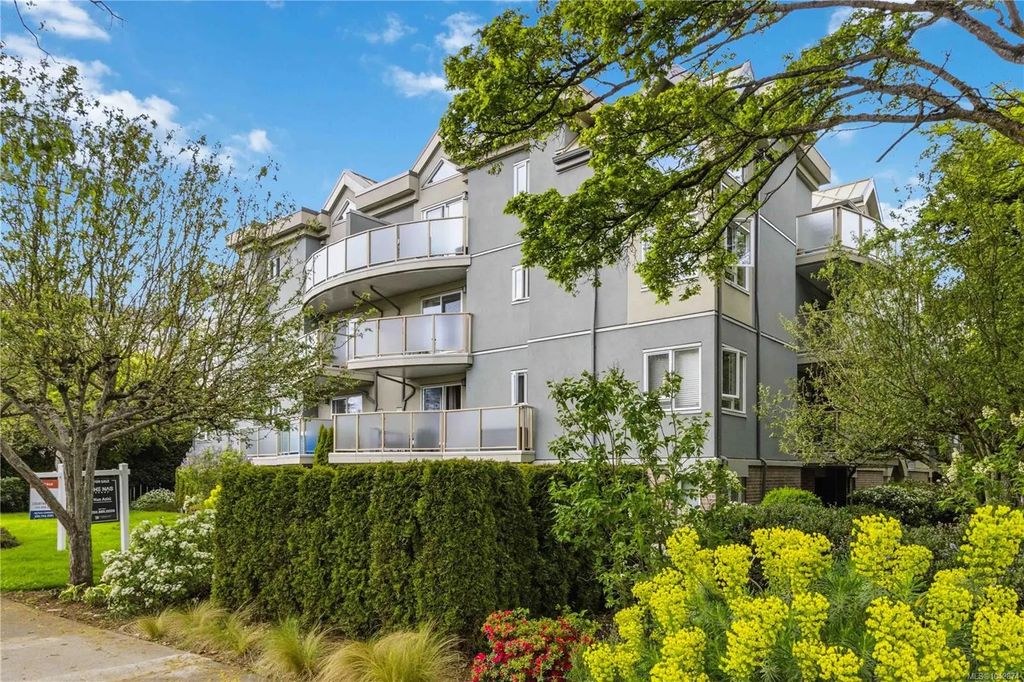 2710 Grosvenor Rd 101, Victoria