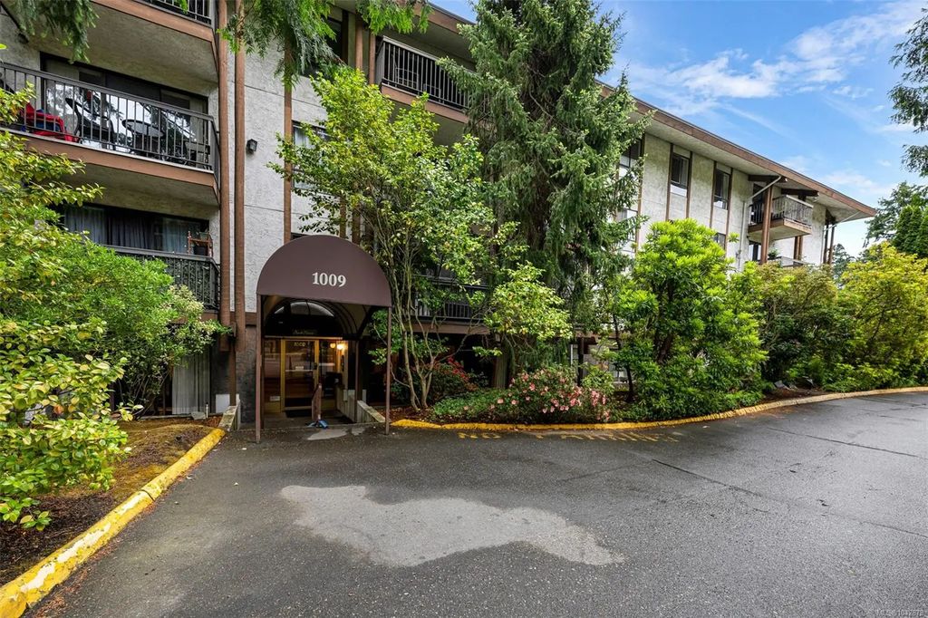 1009 Mckenzie Ave 419, Saanich