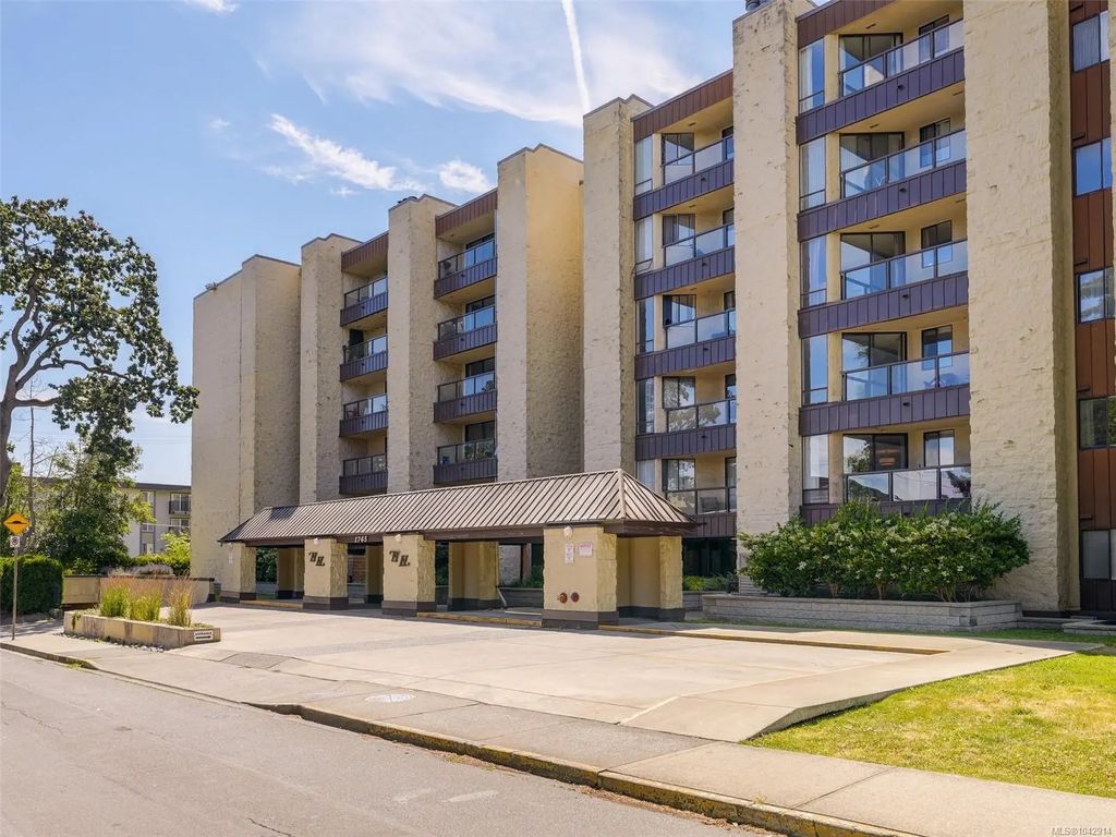 1745 Leighton Rd 213, Victoria