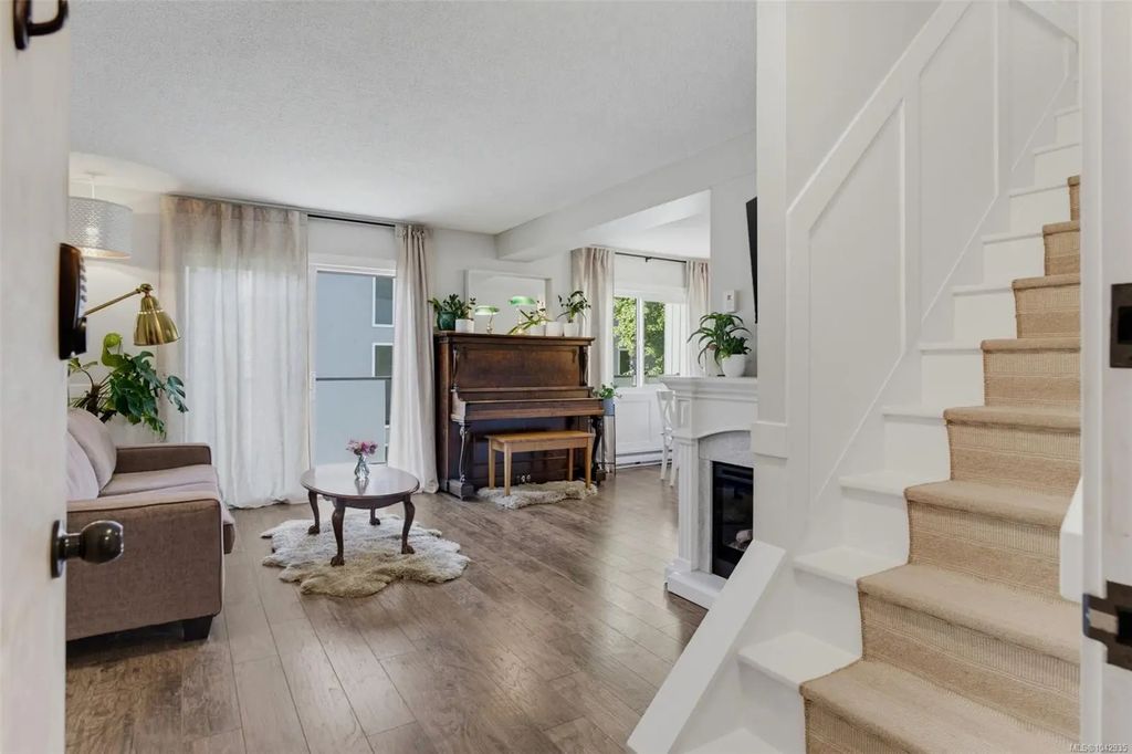 477 Lampson St 30, Esquimalt