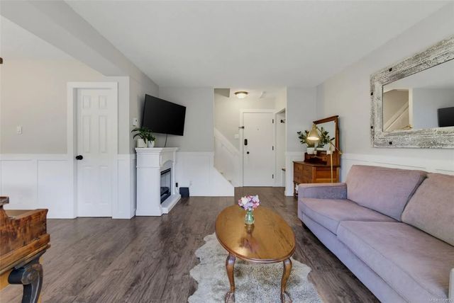 2 of 30 - 477 Lampson St 30, Esquimalt, BC