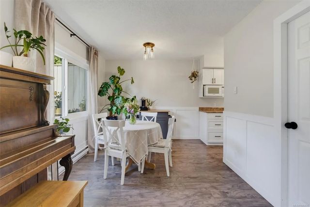 4 of 30 - 477 Lampson St 30, Esquimalt, BC