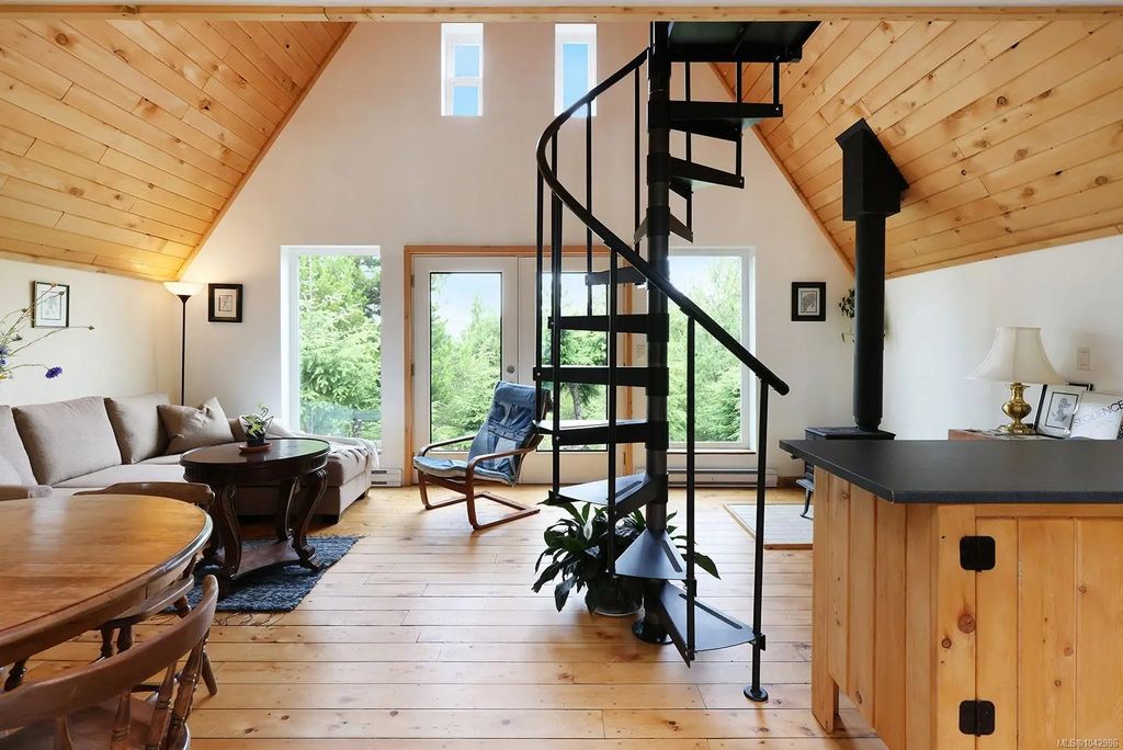 4150 Pinecrest Rd, Denman Island
