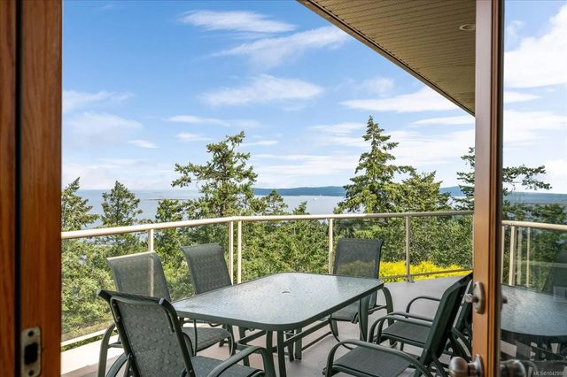 2 of 68 - 3709 Glen Oaks Dr, Nanaimo, BC