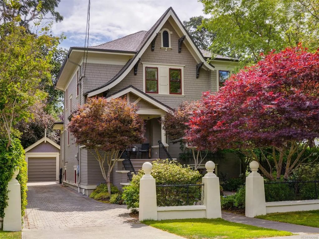 1043 St. Patrick St, Oak Bay
