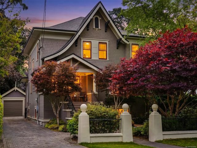 2 of 50 - 1043 St. Patrick St, Oak Bay, BC