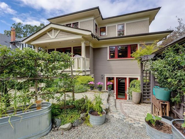 3 of 50 - 1043 St. Patrick St, Oak Bay, BC