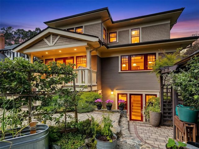 4 of 50 - 1043 St. Patrick St, Oak Bay, BC