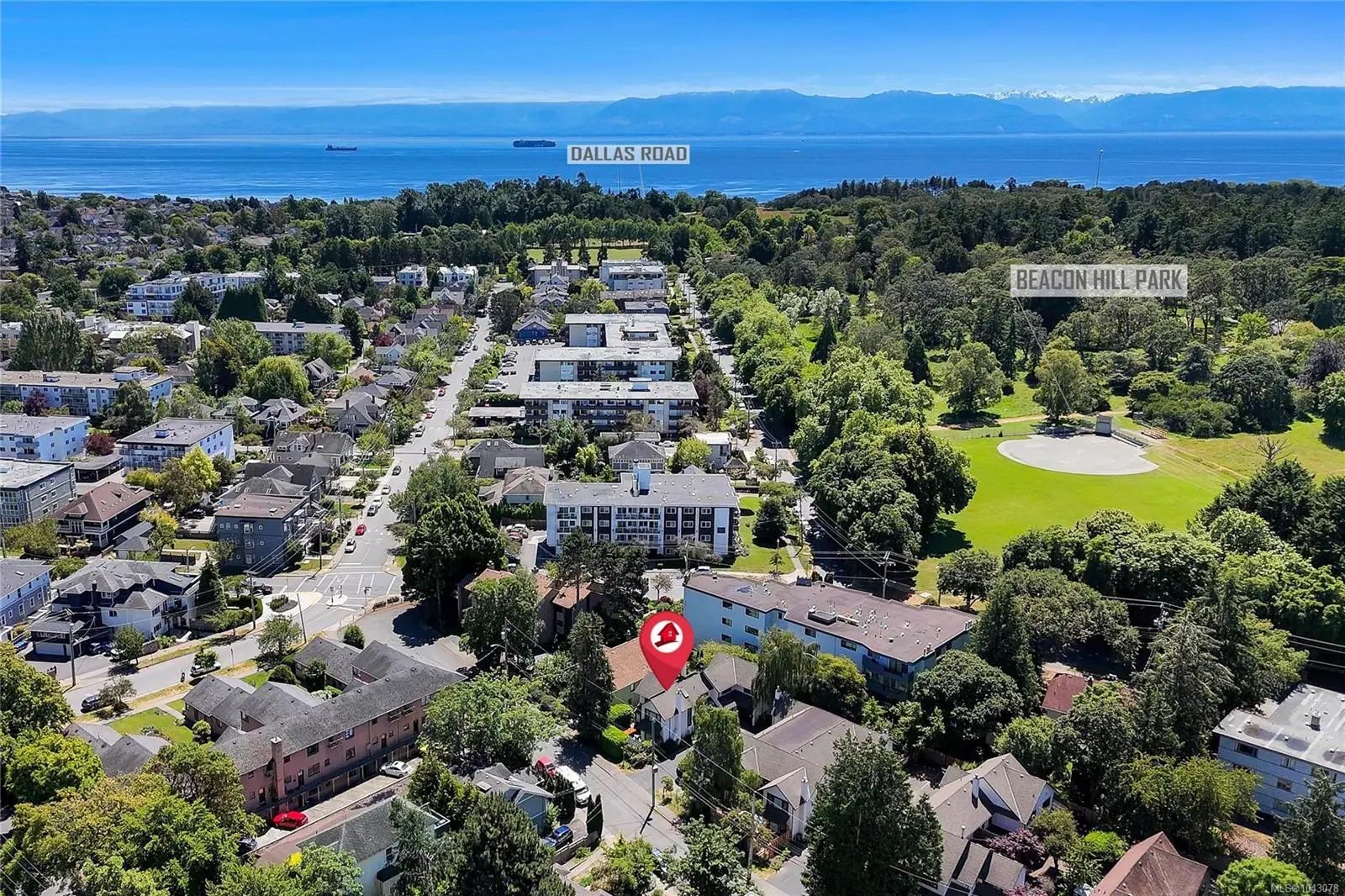 Homes for Sale located at 977 Convent Pl 9, in the city of Victoria, BC V8V 2Y9