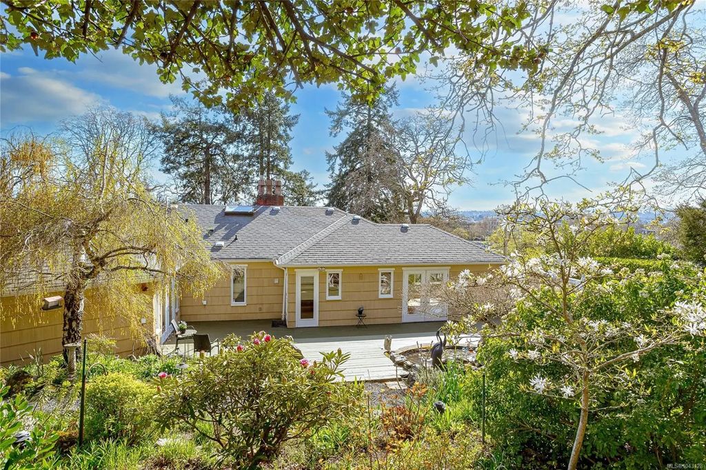 1184 Clovelly Terr, Saanich