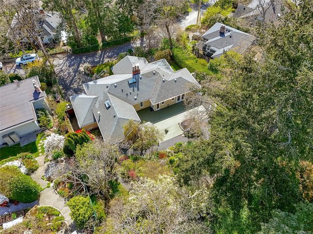 4 of 83 - 1184 Clovelly Terr, Saanich, BC
