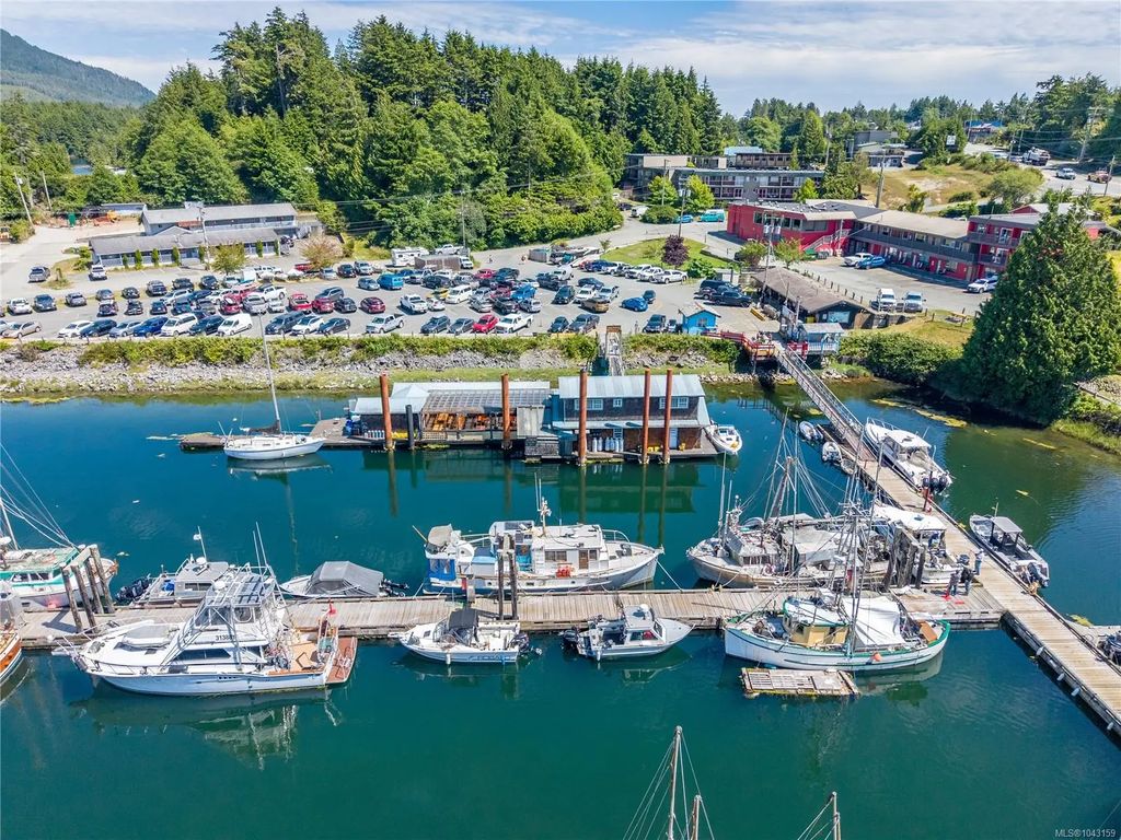 200 Hemlock St, Ucluelet