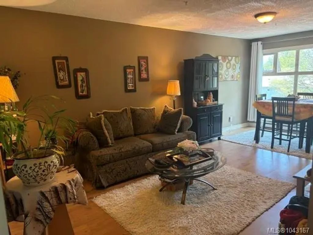 2527 Quadra St 307, Victoria