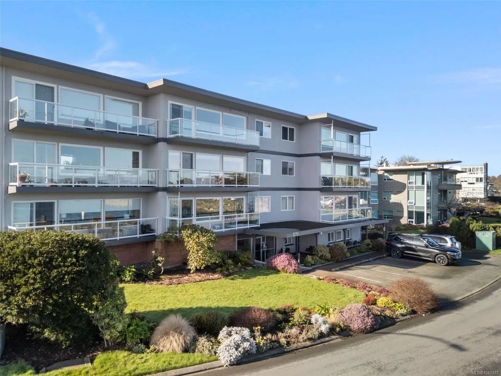 1270 Beach Dr 305, Oak Bay