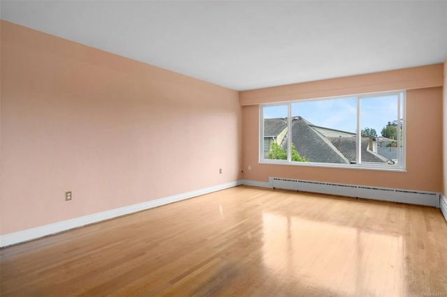 3 of 42 - 1270 Beach Dr 305, Oak Bay, BC