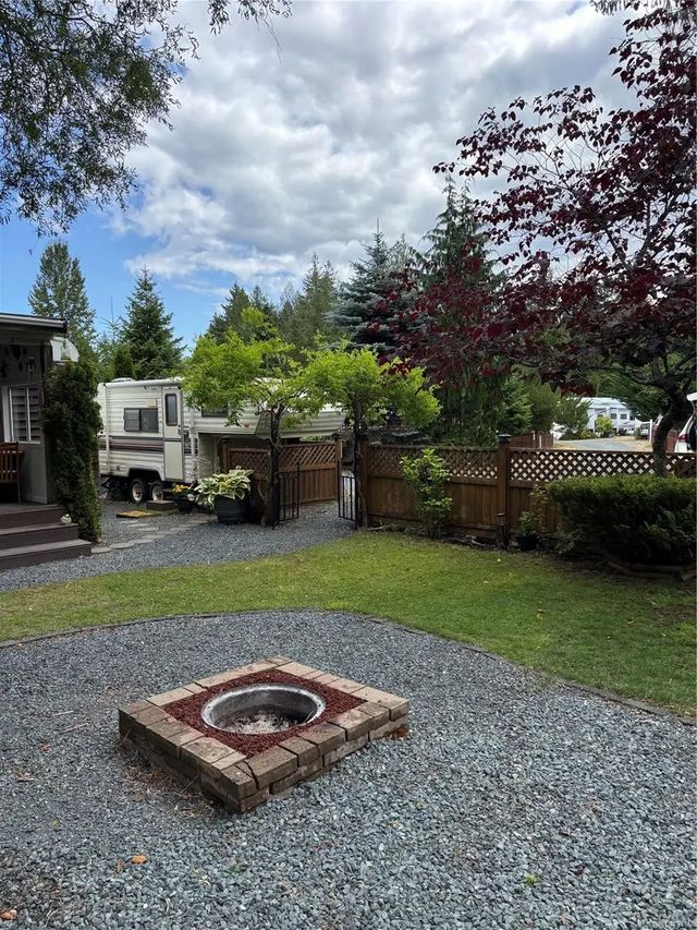 4 of 27 - 2650 Turnbull Rd G8, Qualicum Beach, BC