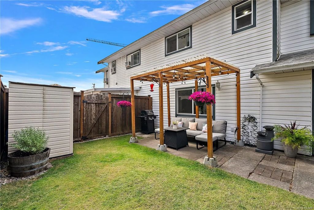 2871 Peatt Rd 8, Langford