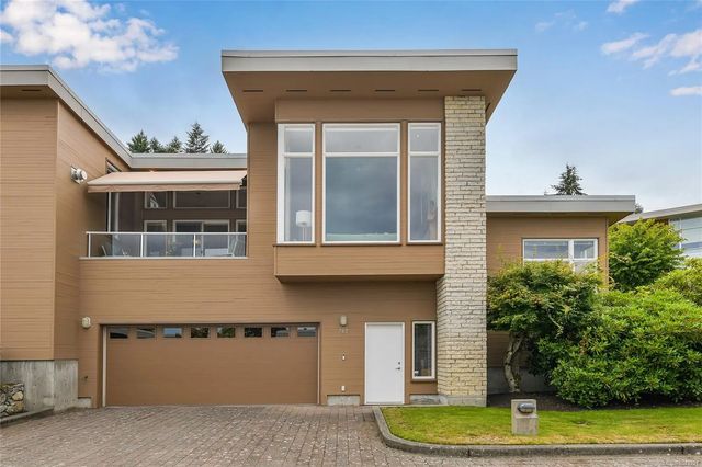 2 of 58 - 763 Sayward Hill Terr, Saanich, BC