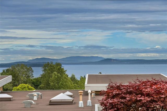 4 of 58 - 763 Sayward Hill Terr, Saanich, BC