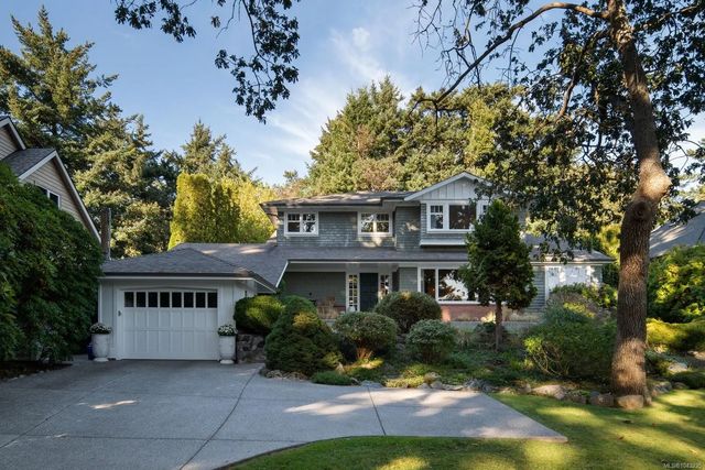 2 of 52 - 2944 Tudor Ave, Saanich, BC