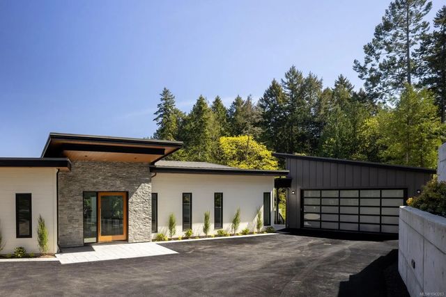 2 of 51 - 1677 Lands End Rd, North Saanich, BC