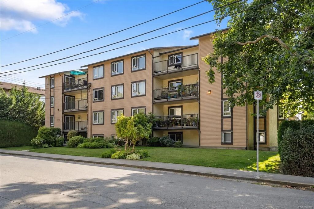 3258 Alder St 402, Saanich
