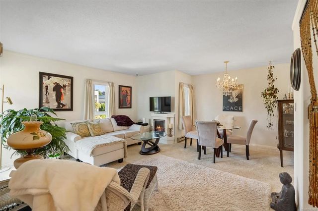 5 of 23 - 3258 Alder St 402, Saanich, BC