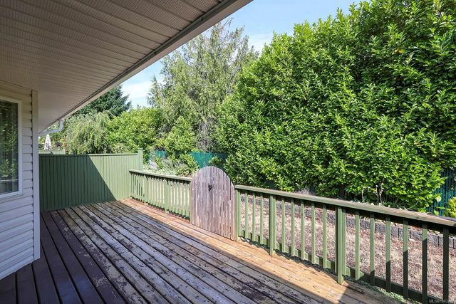 3 of 21 - 3355 First St 3, Cumberland, BC