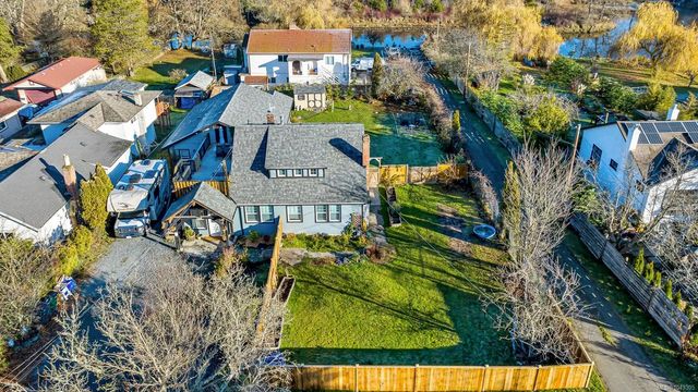 4 of 57 - 740 Newbury St, Saanich, BC