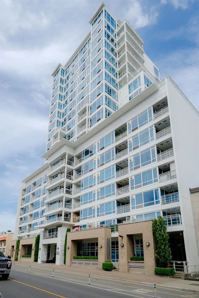 2 of 61 - 38 Front St 103, Nanaimo, BC