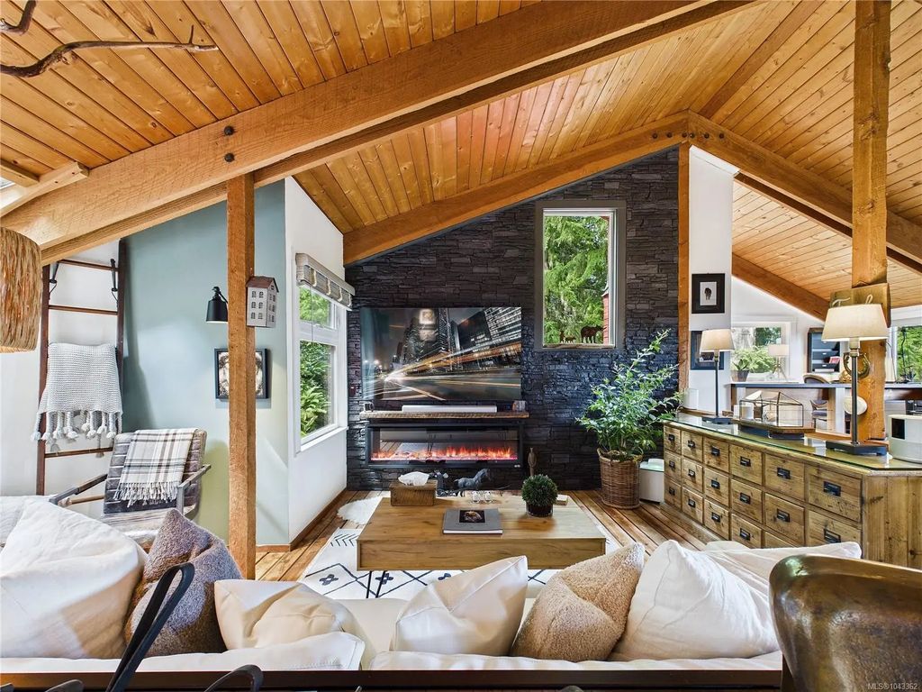 182 Devine Dr, Salt Spring