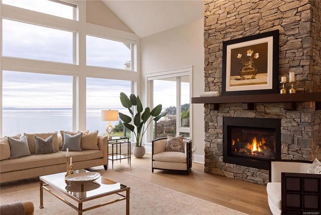 5 of 64 - 2226 Arbutus Rd, Saanich, BC