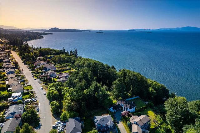 4 of 35 - 6208 Icarus Dr, Nanaimo, BC