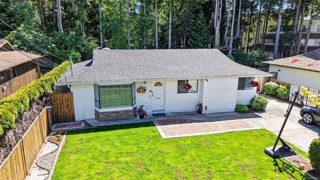 2 of 34 - 6421 Portsmouth Rd, Nanaimo, BC