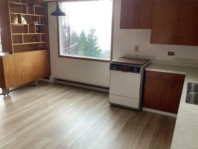 3 of 18 - 395 2nd St, Sointula, BC