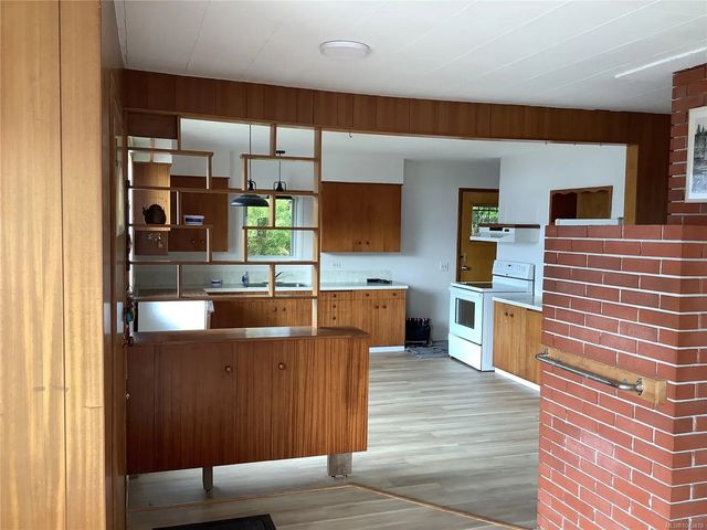 4 of 18 - 395 2nd St, Sointula, BC