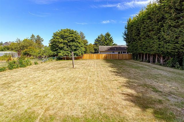 2 of 20 - 3141 Balfour Ave, Victoria, BC