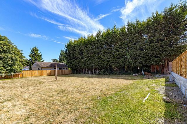 4 of 20 - 3141 Balfour Ave, Victoria, BC