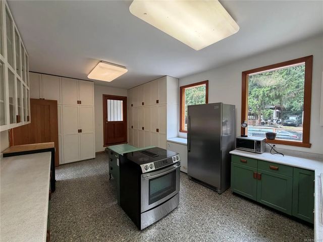 3 of 37 - 380 Parker Rd, Qualicum Beach, BC