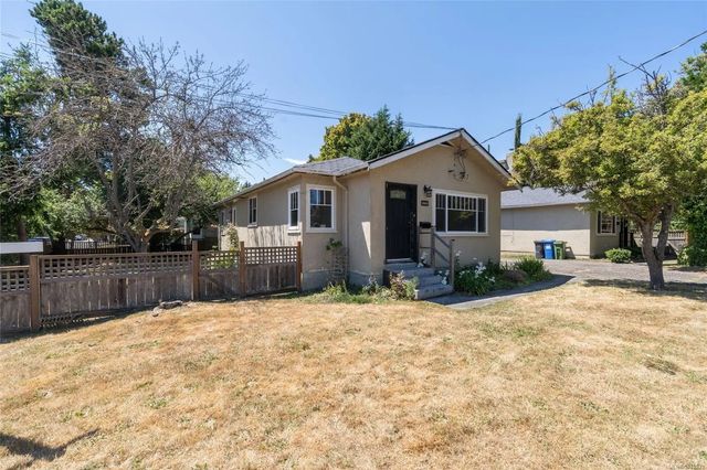 5 of 50 - 2442/2462 Eastdowne Rd, Oak Bay, BC